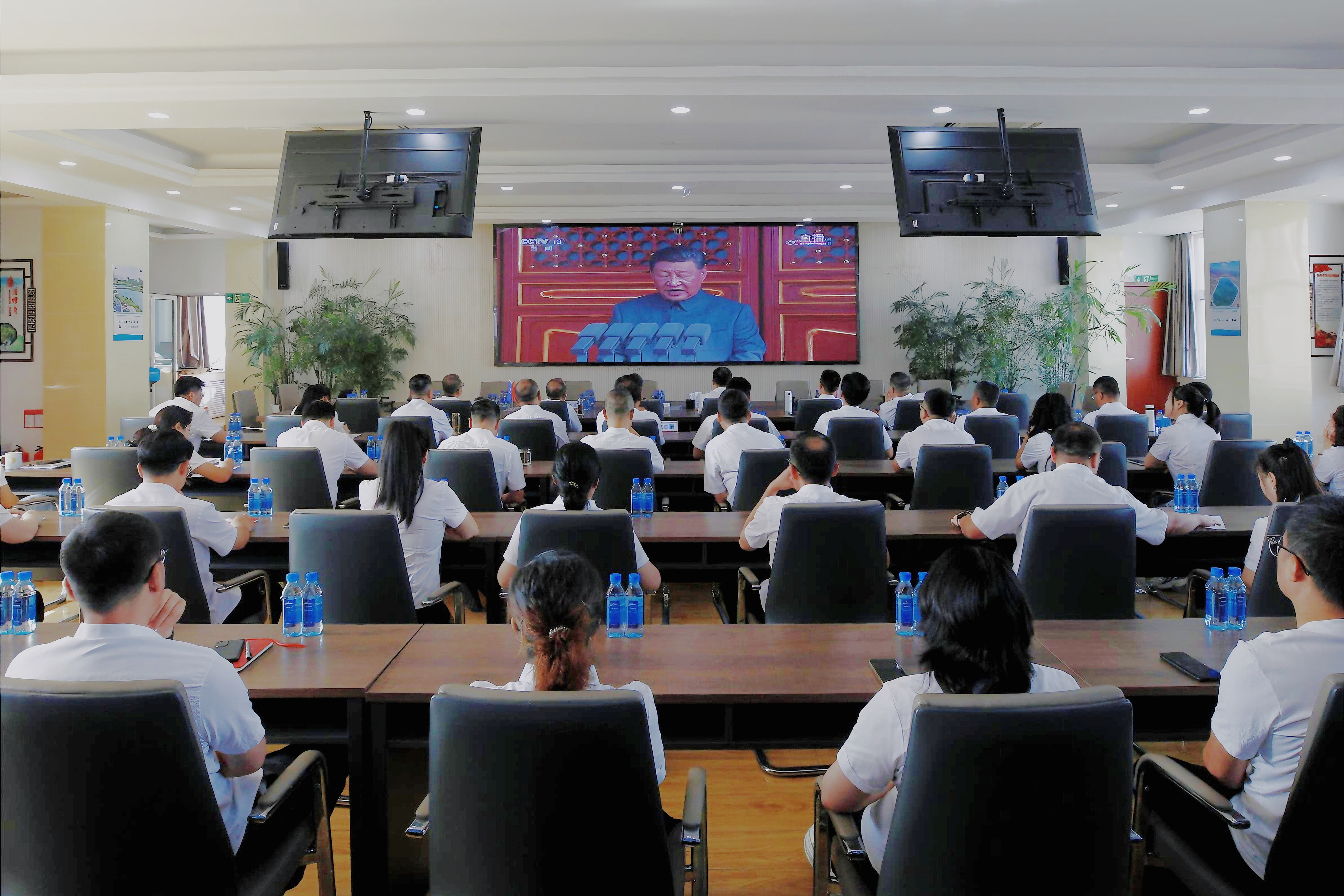 銘記歷史，致敬英雄！銀川中鐵水務(wù)組織觀看紀(jì)念抗戰(zhàn)勝利80周年閱兵式直播